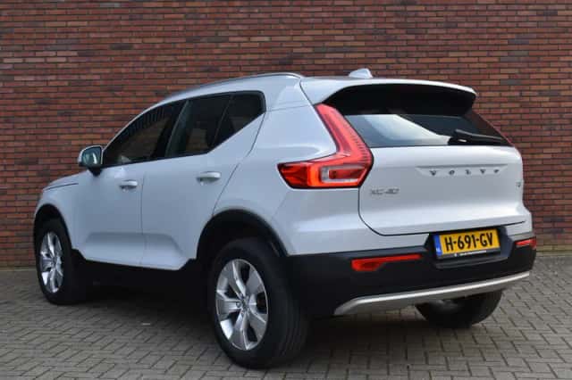 Volvo XC40 (2020) thumbnail 2