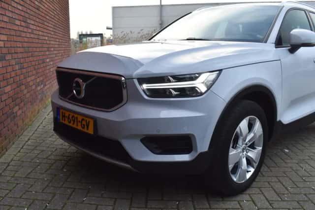 Volvo XC40 (2020) thumbnail 3