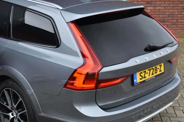Volvo V90 (2016) thumbnail 4