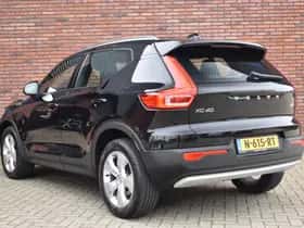 Volvo XC40 thumbnail 2