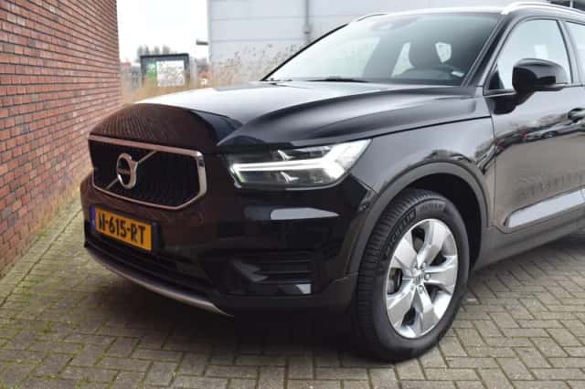 Volvo XC40 (2021) thumbnail 3