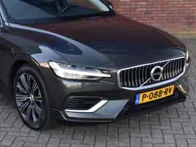 Volvo V60 (2022) thumbnail 2