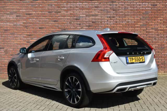 Volvo V60 (2018) thumbnail 2
