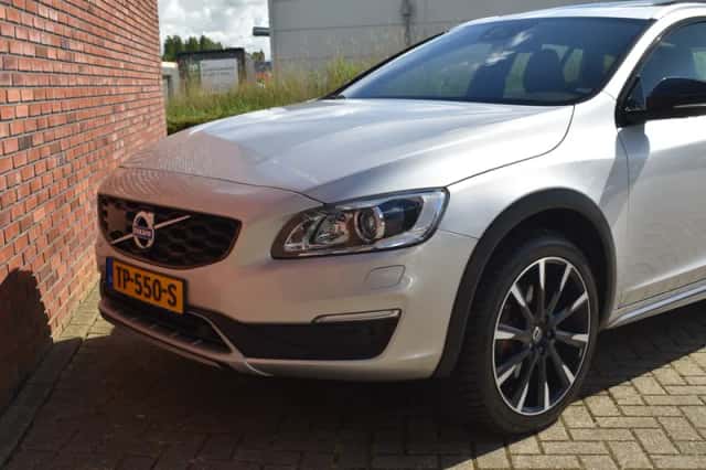 Volvo V60 (2018) thumbnail 3