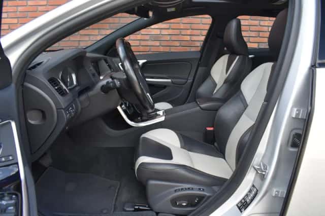 Volvo V60 (2018) thumbnail 4