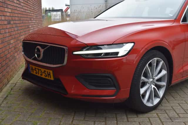 Volvo V60 (2020) thumbnail 3