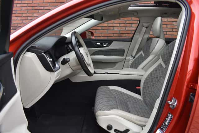 Volvo V60 (2020) thumbnail 4