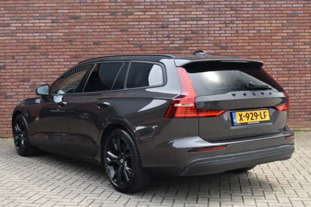 Volvo V60 (2023) thumbnail 2