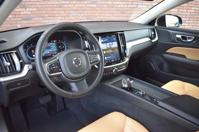 Volvo V60 (2023) thumbnail 3