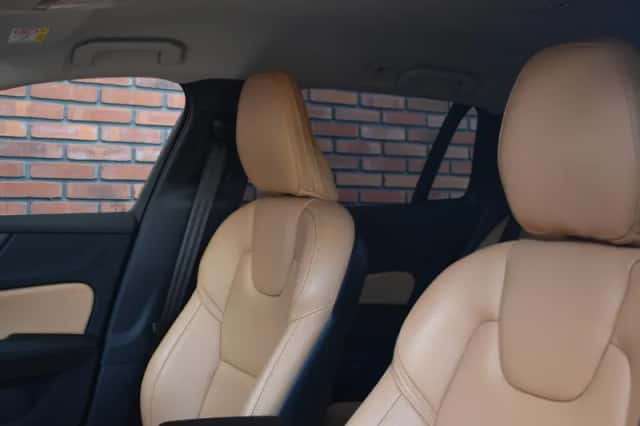 Volvo V60 (2023) thumbnail 5