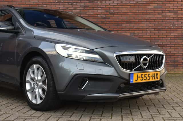 Volvo V40 (2017) thumbnail 2