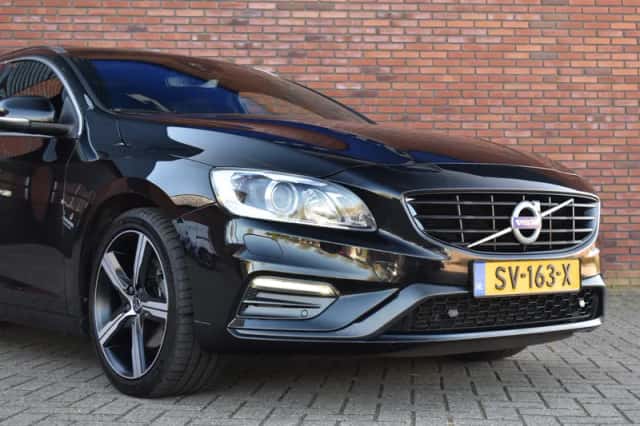 Volvo V60 (2018) thumbnail 2