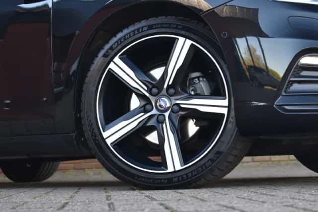 Volvo V60 (2018) thumbnail 3