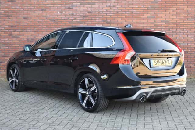 Volvo V60 (2018) thumbnail 4