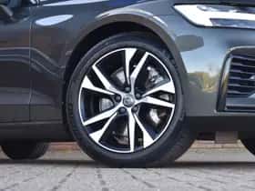 Volvo V60 (2022) thumbnail 3