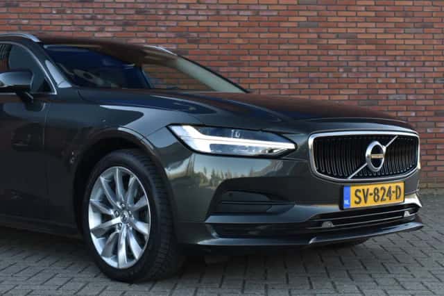 Volvo V90 (2018) thumbnail 2