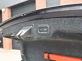 Volvo S90 (2017) thumbnail 32