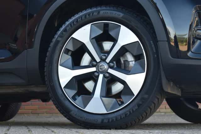 Volvo XC40 (2025) thumbnail 3