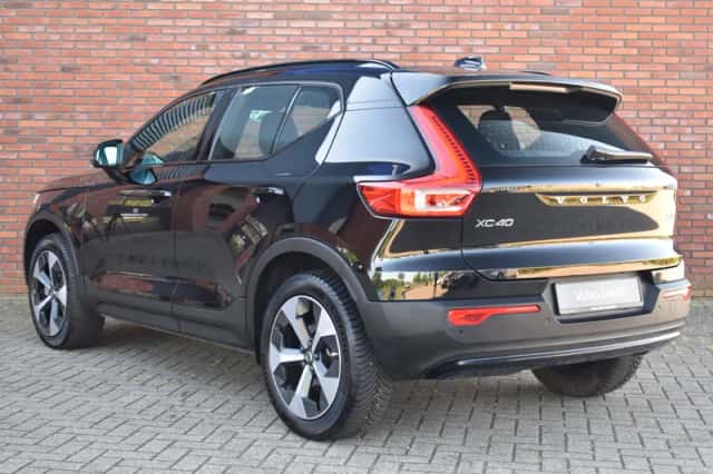 Volvo XC40 (2025) thumbnail 4