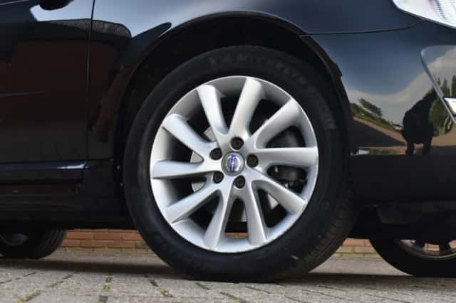 Volvo V70 (2016) thumbnail 3