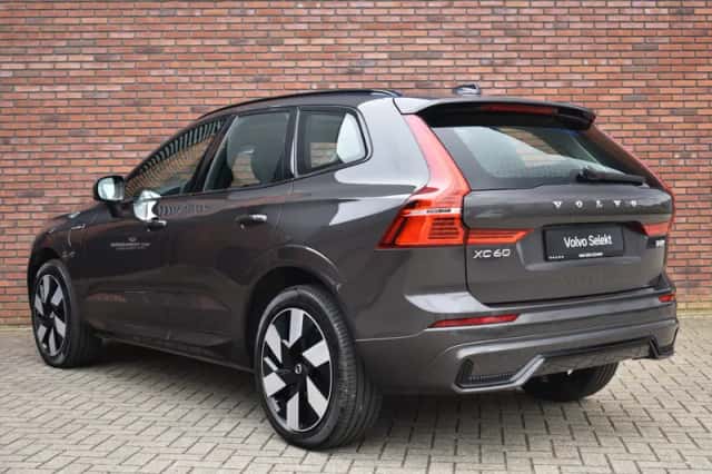 Volvo XC60 (2024) thumbnail 2