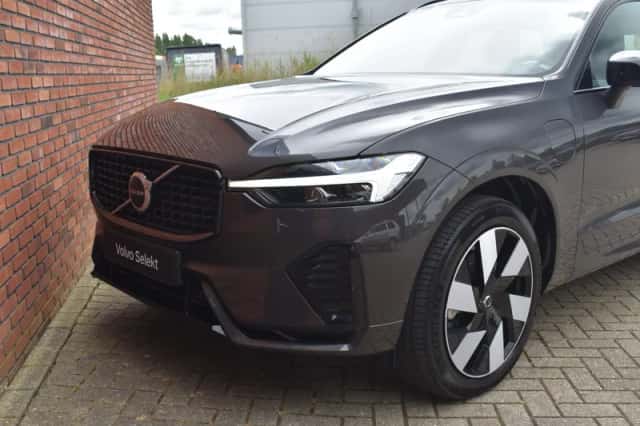 Volvo XC60 (2024) thumbnail 3