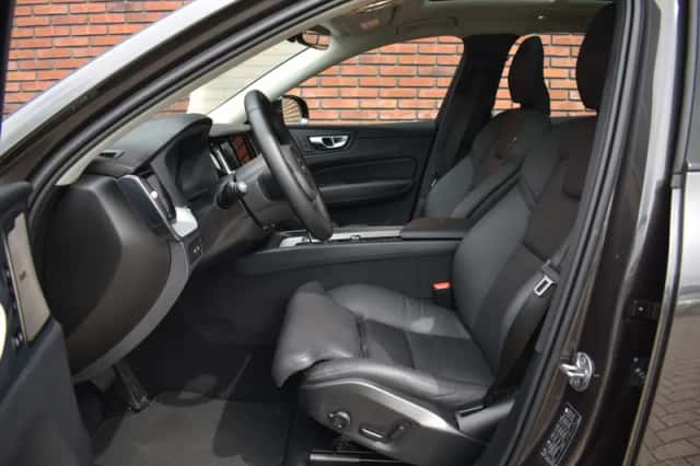 Volvo XC60 (2024) thumbnail 4