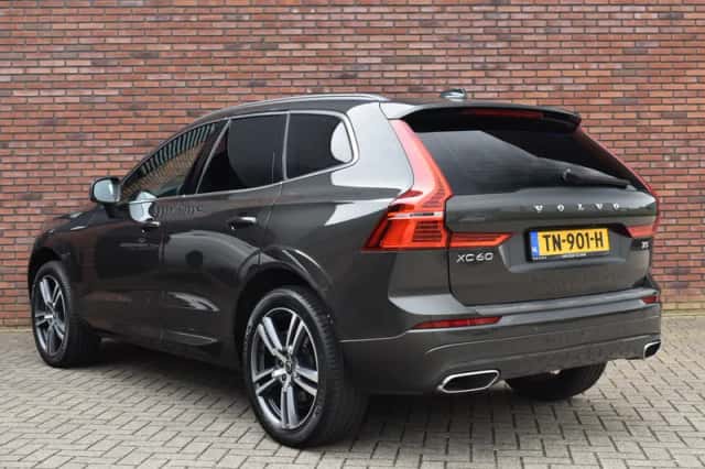 Volvo XC60 (2018) thumbnail 2