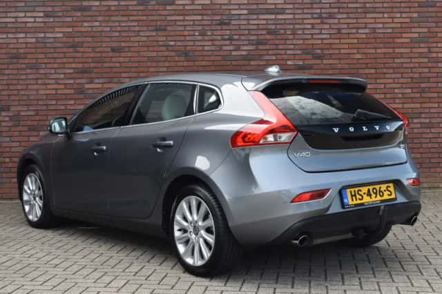 Volvo V40 (2016) thumbnail 2