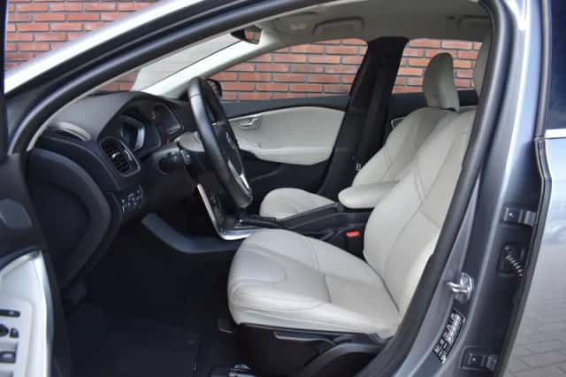 Volvo V40 (2016) thumbnail 4