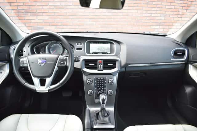 Volvo V40 (2016) thumbnail 6