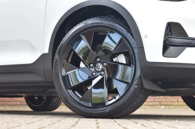 Volvo EX40 (2026) thumbnail 3