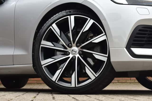 Volvo V60 (2020) thumbnail 3