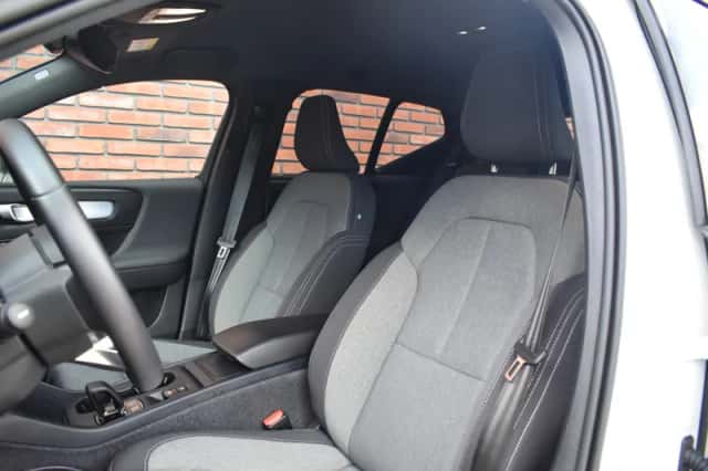 Volvo XC40 (2024) thumbnail 5