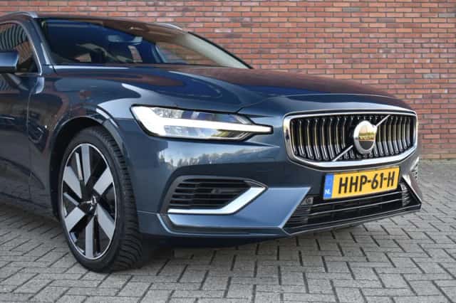 Volvo V60 (2025) thumbnail 2