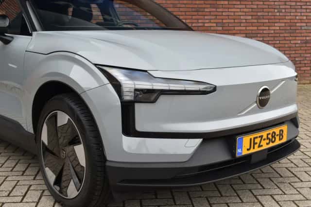 Volvo EX30 (2025) thumbnail 2