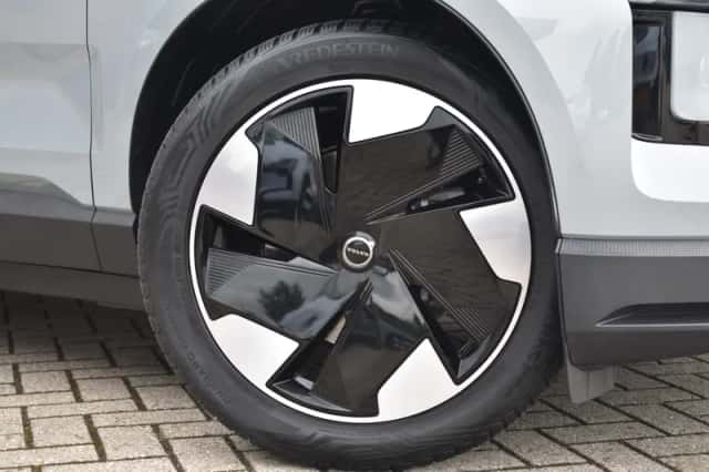 Volvo EX30 (2025) thumbnail 3