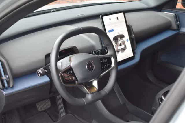 Volvo EX30 (2025) thumbnail 6
