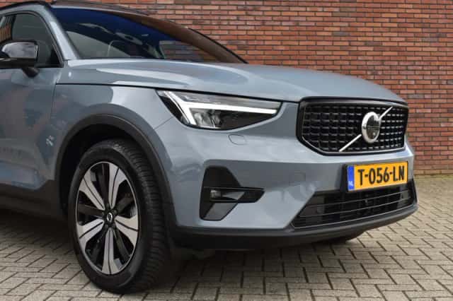 Volvo XC40 (2023) thumbnail 2