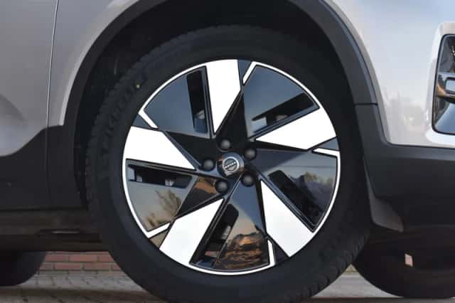 Volvo XC40 (2024) thumbnail 3