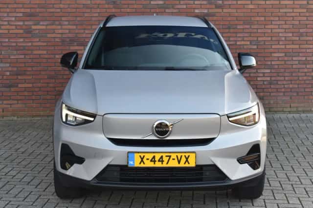 Volvo XC40 (2024) thumbnail 4