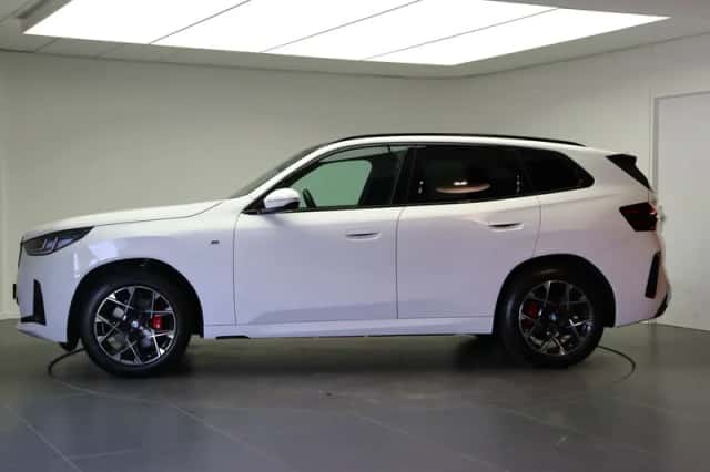 BMW X3 (2024) thumbnail 2