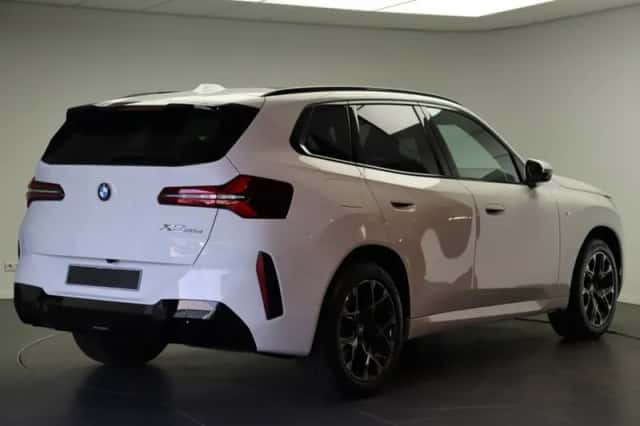 BMW X3 (2024) thumbnail 3