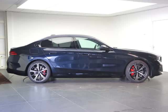 BMW i5 (2026) thumbnail 4