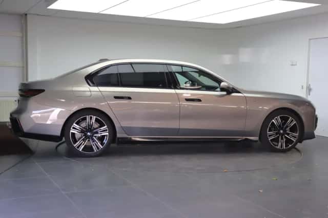 BMW 7-Serie (2023) thumbnail 4