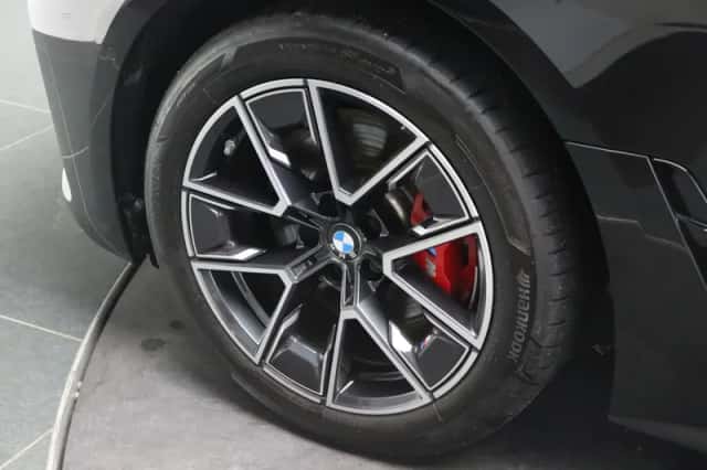 BMW i4 (2024) thumbnail 6