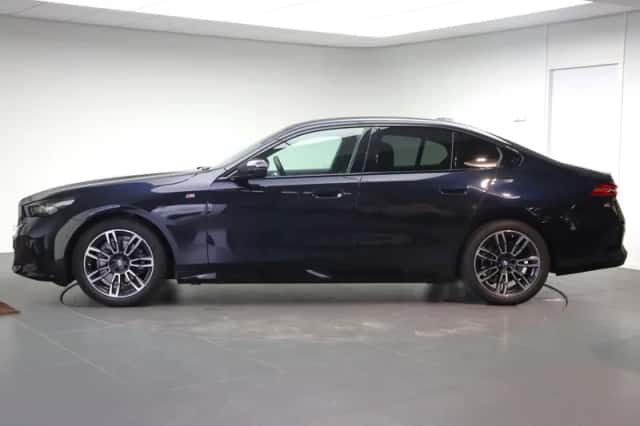 BMW 5-Serie (2024) thumbnail 2