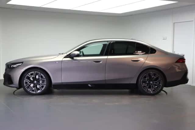 BMW i5 (2026) thumbnail 2