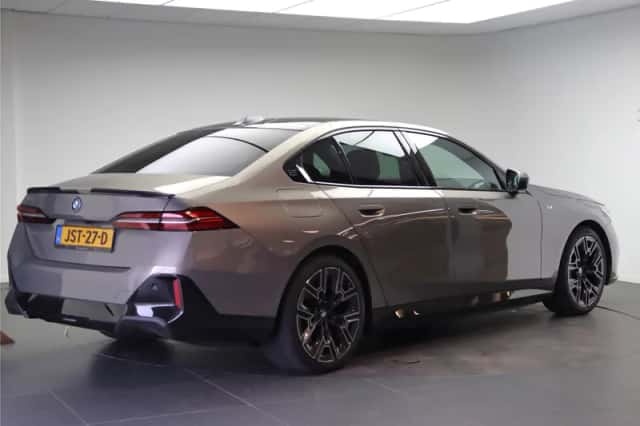 BMW i5 (2026) thumbnail 3