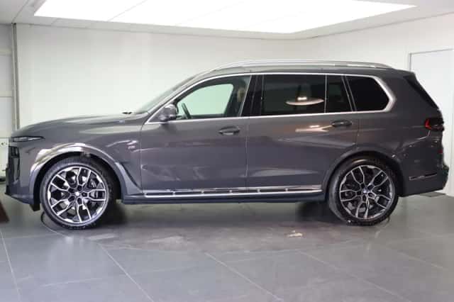 BMW X7 (2025) thumbnail 2